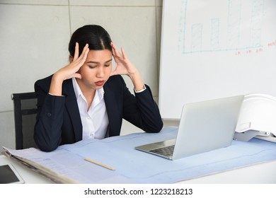 Young attractive businesswoman frustrated and desperate expression at office working on computer laptop in stress at work
