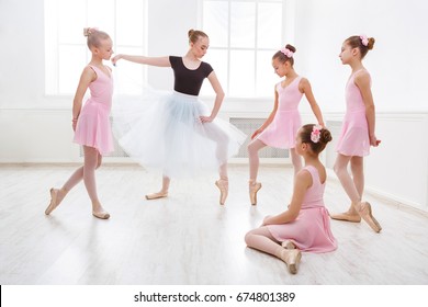 Young Ballet Teacher Students Ballerinas Dance Stock Photo 674801389 ...