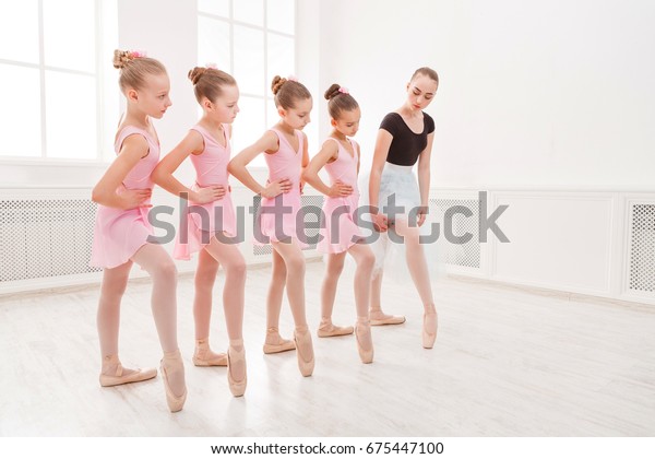 Aktiv sorg blæse hul Young Ballet Teacher Students Ballerinas Dance Stock Photo (Edit Now)  675447100