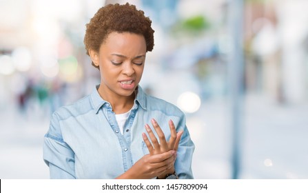 15,175 Woman wrist pain Images, Stock Photos & Vectors | Shutterstock