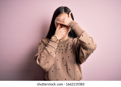 口を隠す 女性 の画像 写真素材 ベクター画像 Shutterstock