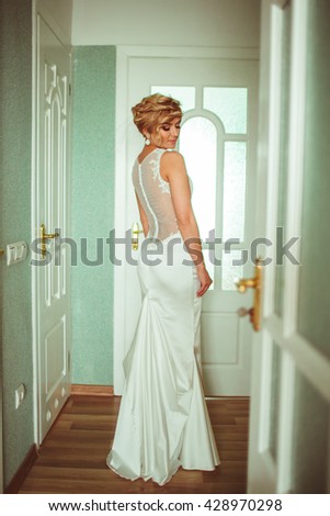 young beautiful bride pose to photographer