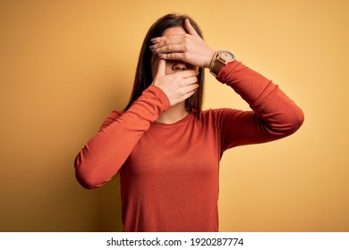 口を隠す 女性 の画像 写真素材 ベクター画像 Shutterstock