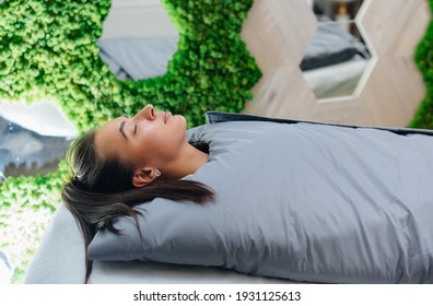 A Young Beautiful Girl Is Doing A Cosmetology Procedure Full Body Wrap In A Modern Beauty Salon. Spa Procedures In A Beauty Salon