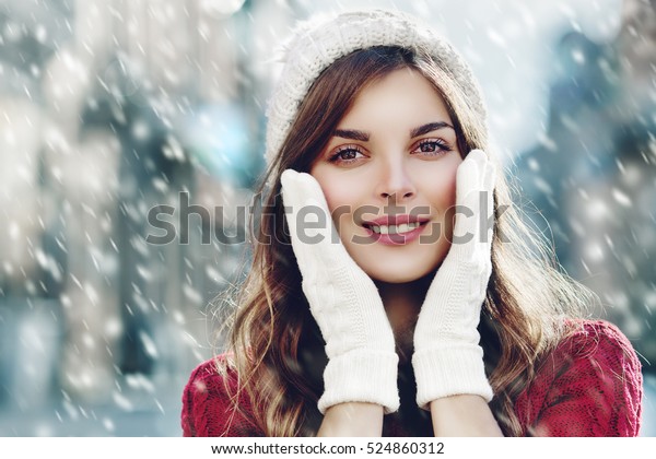 Young Beautiful Happy Smiling Girl Walking Stock Photo 524860312 ...