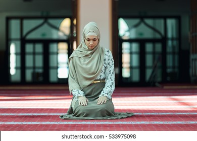 28,936 Prayer muslim women Images, Stock Photos & Vectors | Shutterstock