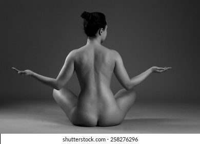 Nude Yoga