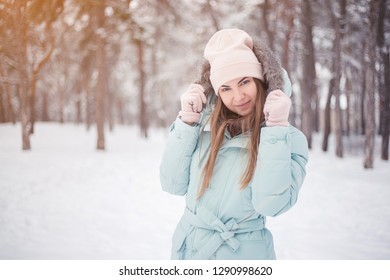 Young Beautiful Smiling Girl Portrait Winter Stock Photo 1290998620 ...