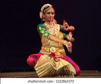 Young Bharatanatyam Dancer Looks Beautiful Goddess Stock Photo ...