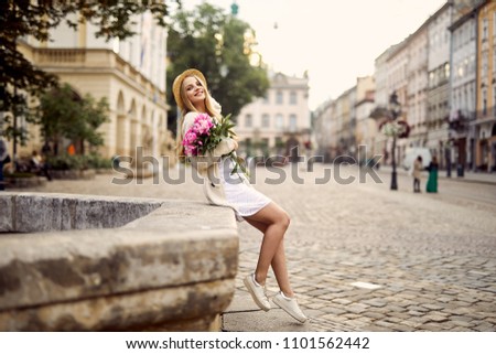 Young blonde girl with pink flowers and hat