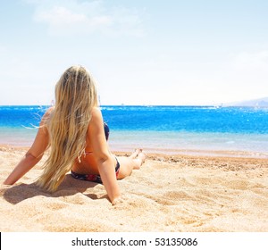 Blonde nudist chick on hidden beach cam