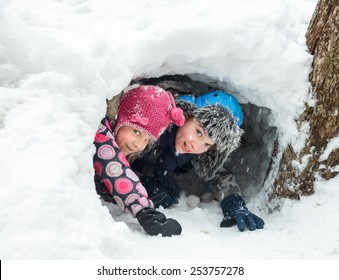 899 Igloo kids Images, Stock Photos & Vectors | Shutterstock