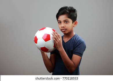 42,223 Child holding ball Images, Stock Photos & Vectors | Shutterstock