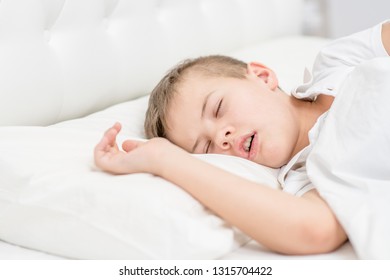 19,700 Boy kid open mouth Images, Stock Photos & Vectors | Shutterstock