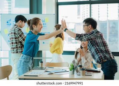 Young Business Finance Teams In Asia Work Together In Project Brainstorming Sessions. Plan A Strategy Small Start Up Company Or Office Collaboration Ideas