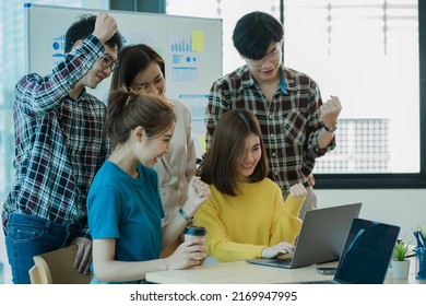 Young Business Finance Teams In Asia Work Together In Project Brainstorming Sessions. Plan A Strategy Small Start Up Company Or Office Collaboration Ideas