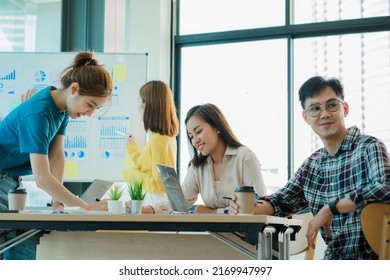 Young Business Finance Teams In Asia Work Together In Project Brainstorming Sessions. Plan A Strategy Small Start Up Company Or Office Collaboration Ideas