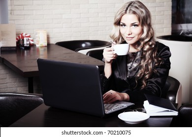 Young business woman having a break at a caf