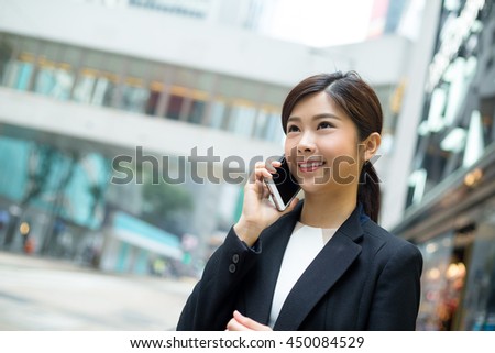 Young business woman talk to cellphone