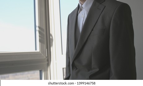 スーツ 男性 後ろ姿 の写真素材 画像 写真 Shutterstock