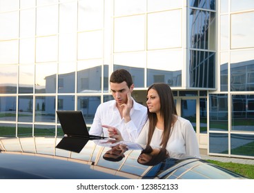 Young Bussines People Working Outside