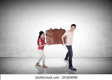Young Couple Carry Big Baggage 260nw 291604988 