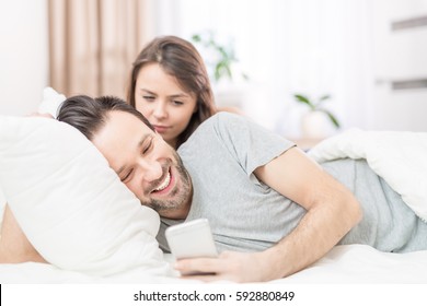 1,959 Man bed watching phone Images, Stock Photos & Vectors | Shutterstock