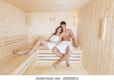 Sauna nackt in Nackte Mädchen