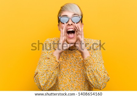 Young curvy woman wearing a floral summer clothes shouting excited to front.