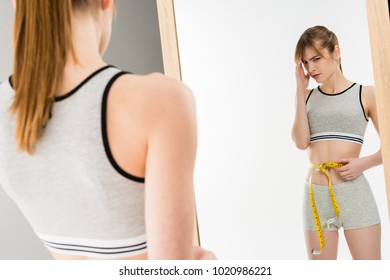 Junge Frau Spiegel Magersucht Images Stock Photos Vectors Shutterstock