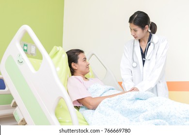 Nurse examines young girls pussy foto 622