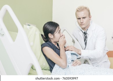 Nurse examines young girls pussy foto 2