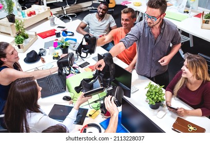 Young Employee Workers Having Fun Experience With Vr Virtual Reality Goggles At Startup Office - Human Resource Business Concept On Alternative Studio Coworking Time - Start Up Entrepreneurs At Work