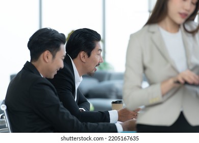 Young Entrepreneurs In Asia Meeting To Review Stock Investment Information In The Meeting Room With A Coordinator To Facilitate Various Aspects To Serve