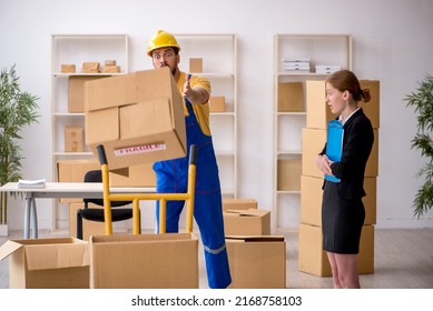 Young Female Boss And Male Contractor Doing Home Relocation