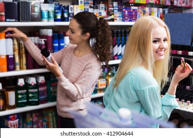 10,570 Woman choose cosmetics Images, Stock Photos & Vectors | Shutterstock