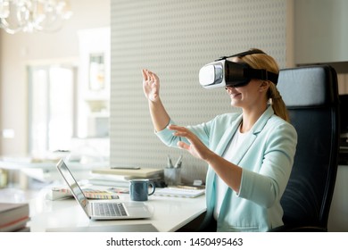 Young Female Employee In Vr Goggle Attenting Virtual Training