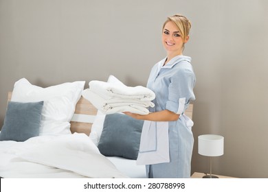 2,613 Happy hotel housekeeper Images, Stock Photos & Vectors | Shutterstock