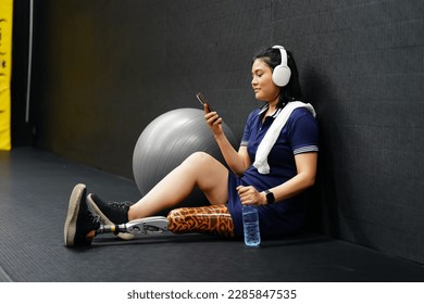 Young female with one prosthetic leg with the practice of using prosthetic legs to walk, exercise and and daily activities - Powered by Shutterstock