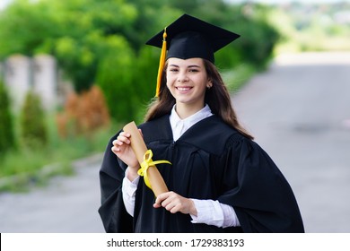 131,577 Graduate Girl Images, Stock Photos & Vectors | Shutterstock