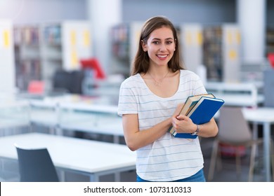 46,856 Collage students Images, Stock Photos & Vectors | Shutterstock