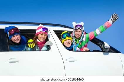 Young Friends   Go To Winter Vacations In Car