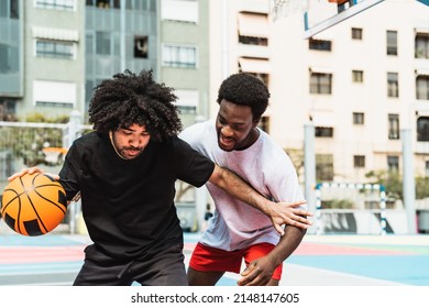 Young Friends Playing Basketball Outdoor Urban Stock Photo 2148147605 ...