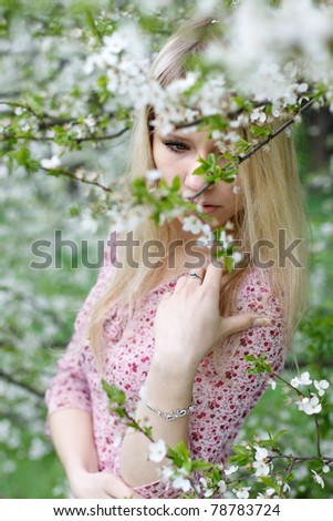 Similar – Schöne blonde Frau, die in der Nähe einer riesigen Blume posiert.