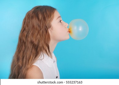 Young Girl Doing Bubble Chewing Gum Stock Photo 555237163 | Shutterstock