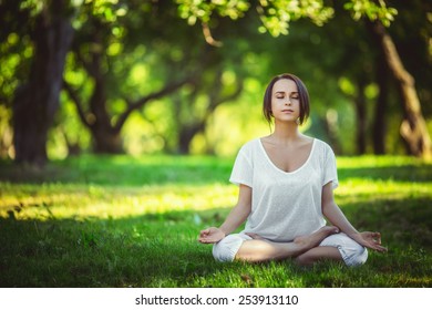 Young Girl Doing Yoga Park Stock Photo 253913110 | Shutterstock