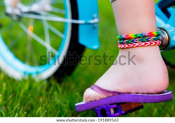 young girls flip flops