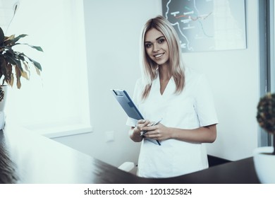 41,151 Reception girl Images, Stock Photos & Vectors | Shutterstock