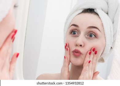 Young girl, reflection in the mirror, looks in the mirror, close up - Shutterstock ID 1354932812