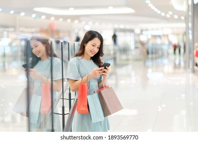 Young Girl Is Shopping And Using The Phone At The Mall